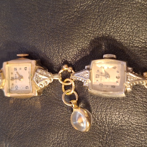 Vintage timepiece watches recreated into a bracelet. - Picture 3 of 9